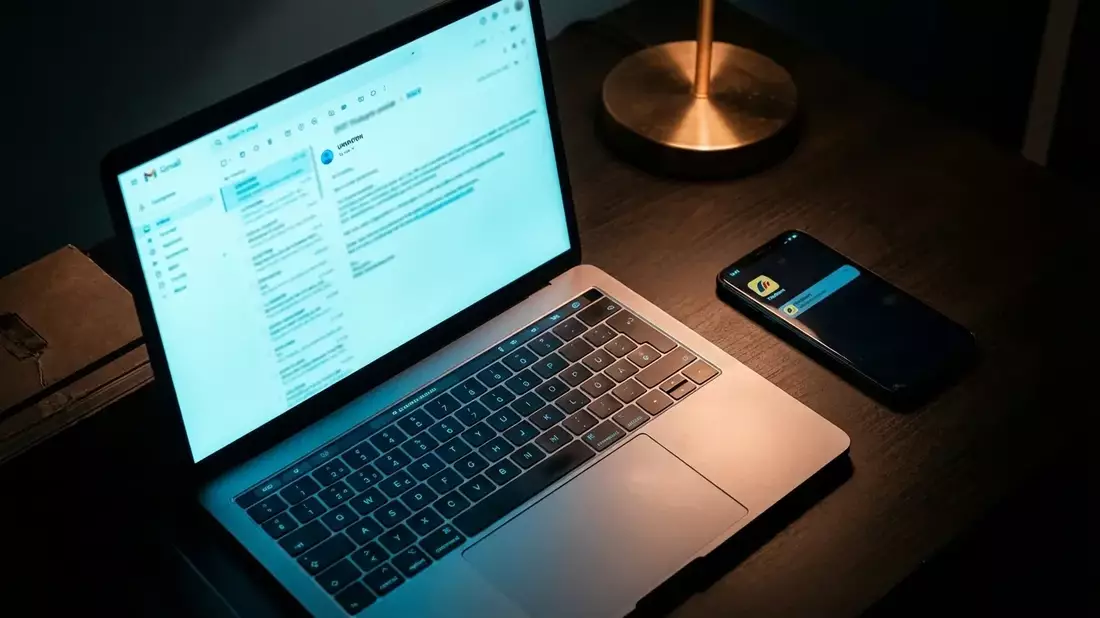 Postbank-Kunden: Neue Phishing-Welle droht mit Kontosperrung Illustration mit AI erstellt übermittelt durch boerse-global.de