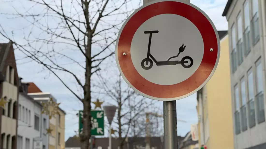 POL-DN: Gemeinsamer Aktionstag: Stadt Düren und Polizei kontrollieren E-Scooter-Fahrverbot - Bild: presseportal.de
