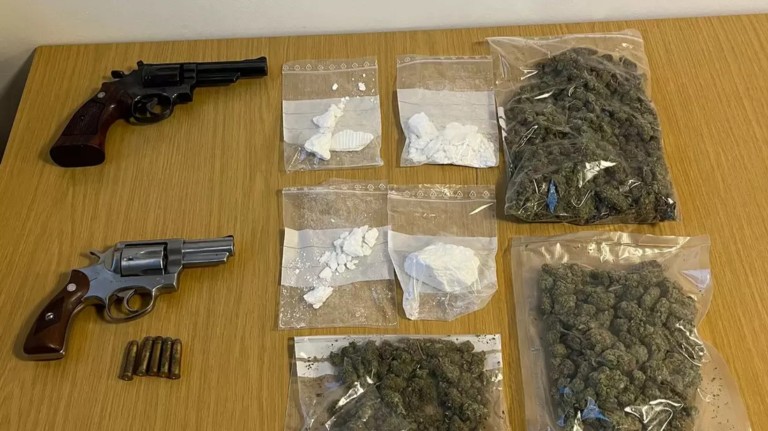 POL-NMS: 251219-1-pdnms Nach Fund von Betäubungsmitteln und Schusswaffen im Kreisgebiet Rendsburg - drei Beschuldigte in Untersuchungshaft - Bild: presseportal.de