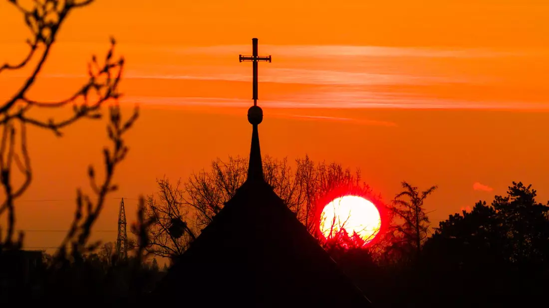 In der Weihnachtswoche wird es windig und kälter.  - Bild: Julian Stratenschulte/dpa