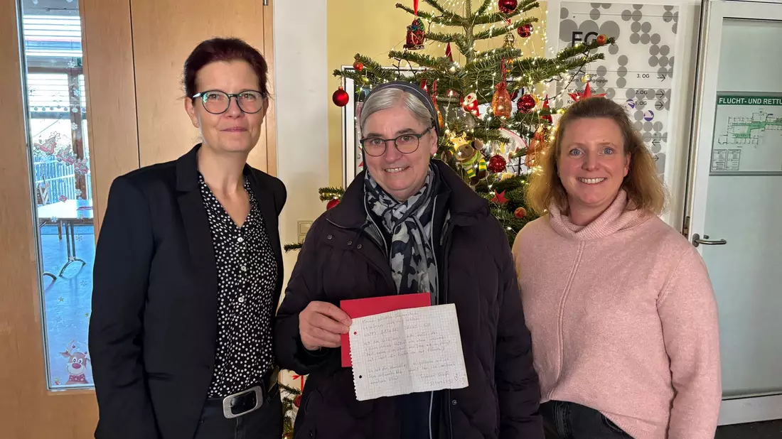 Die Spende nahm am Mittwoch Schwester Nicola Maria entgegen. - Bild: -/Sozialdienst katholischer Frauen/dpa