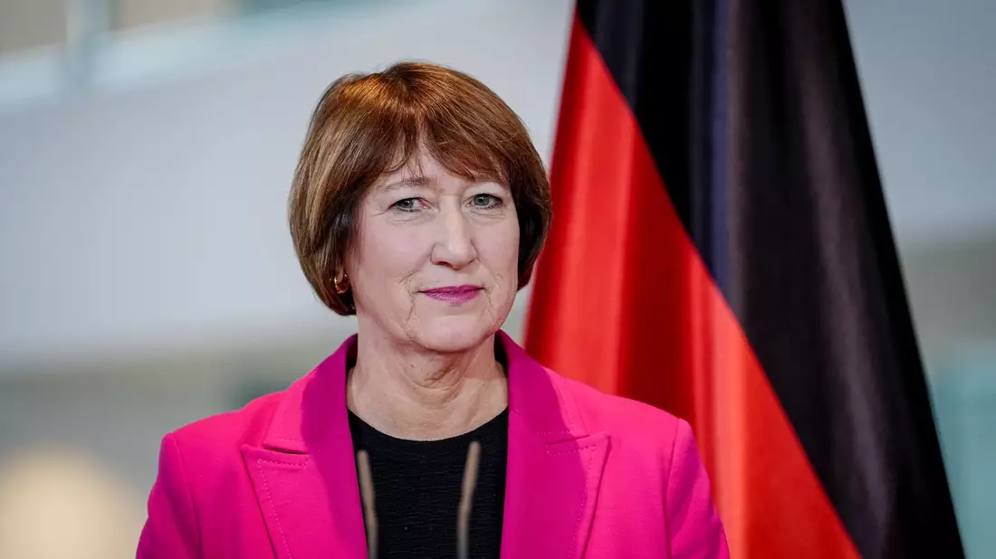 Die EU sende ein Zeichen der Schwäche, kritisierte VDA-Präsidentin Hildegard Müller. (Archivbild) - Bild: Kay Nietfeld/dpa