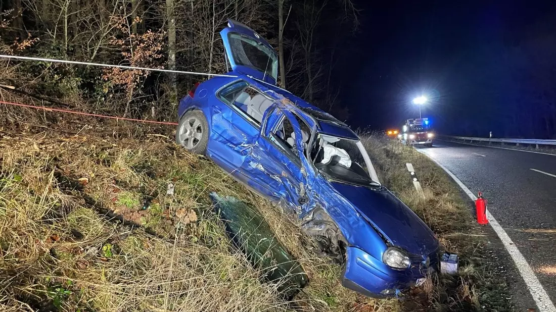 POL-PIROK: Verkehrsunfall - Person in Fahrzeug eingeklemmt - Bild: presseportal.de
