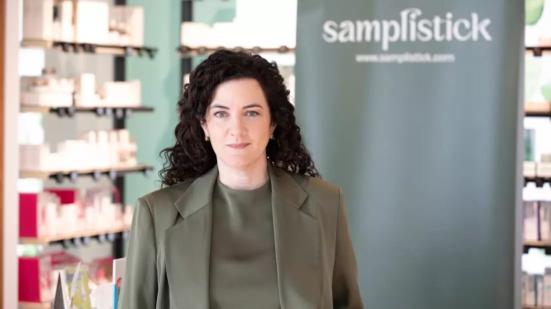 Neue EU-Verpackungsverordnung treibt Nachfrage nach nachhaltigem Sampling-System / samplistick profitiert von der Regulierung und expandiert in den Apothekenmarkt - L'Occitane plant ein Pilotprojekt. - Bild: presseportal.de