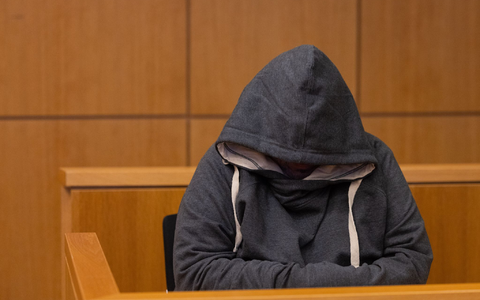 Achteinhalb Jahre soll ein 61-Jähriger in Haft - er missbrauchte seine Ehefrau und filmte die Taten. - Foto: Rolf Vennenbernd/dpa