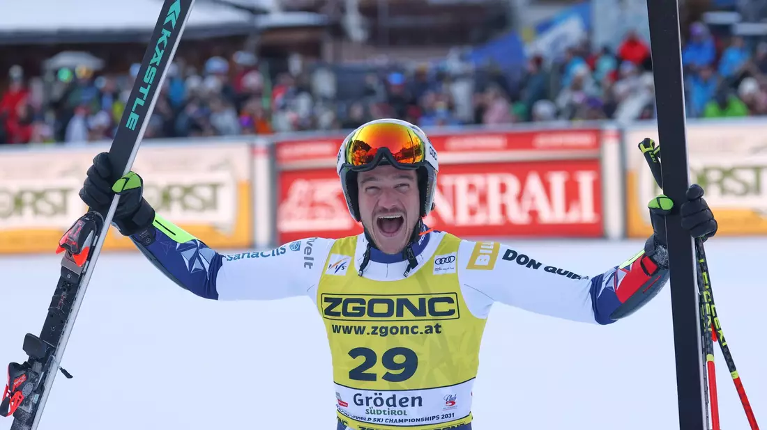 Tschechischer Ski-Coup in Gröden: Jan Zabystran bejubelt seinen Sieg im Super-G. - Bild: Alessandro Trovati/AP/dpa