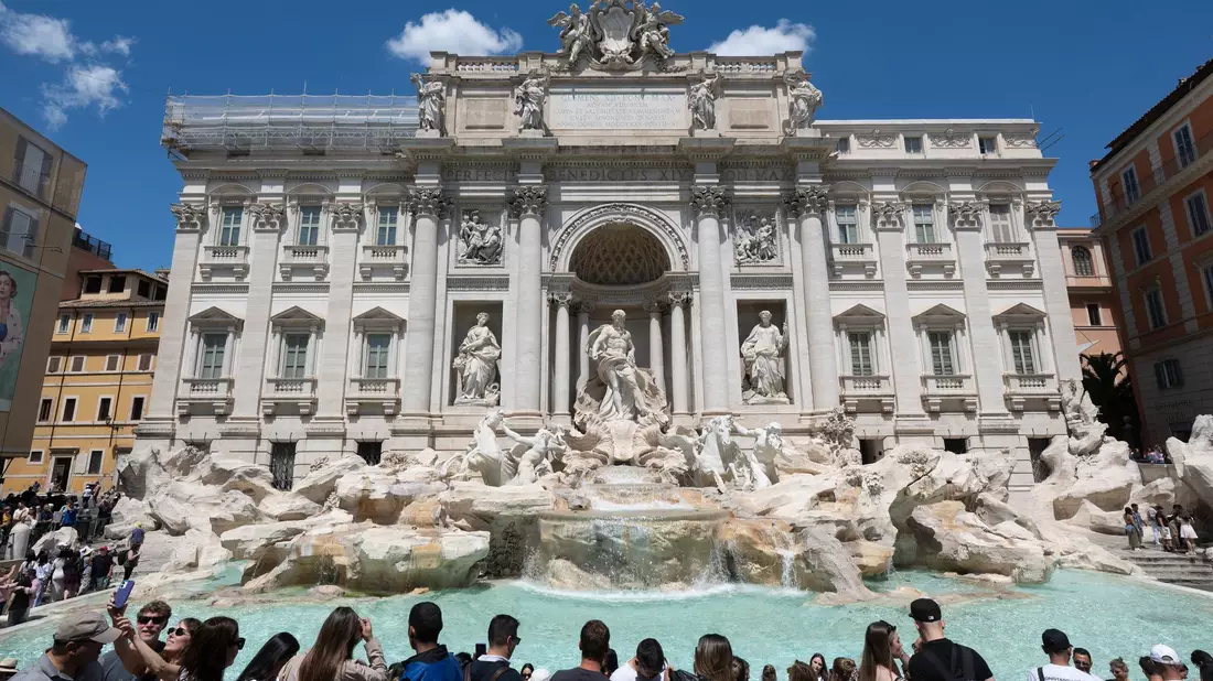 Am Trevi-Brunnen herrscht stets dichtes Gedränge. (Archivbild) - Bild: Marijan Murat/dpa