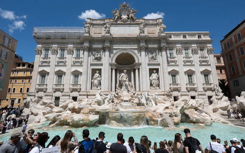 Am Trevi-Brunnen herrscht stets dichtes Gedränge. (Archivbild) - Foto: Marijan Murat/dpa