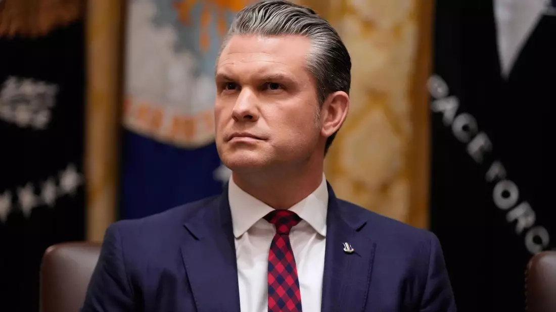 US-Verteidigungsminister Pete Hegseth droht den Terroristen des sogenannten Islamischen Staats. (Archivbild) - Bild: Julia Demaree Nikhinson/AP/dpa
