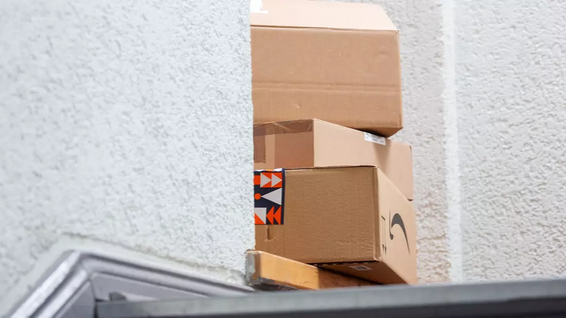 Zu Weihnachten werden wieder jede Menge Pakete geliefert. (Symbolbild) - Bild: Fernando Gutierrez-Juarez/dpa