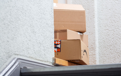 Zu Weihnachten werden wieder jede Menge Pakete geliefert. (Symbolbild) - Foto: Fernando Gutierrez-Juarez/dpa