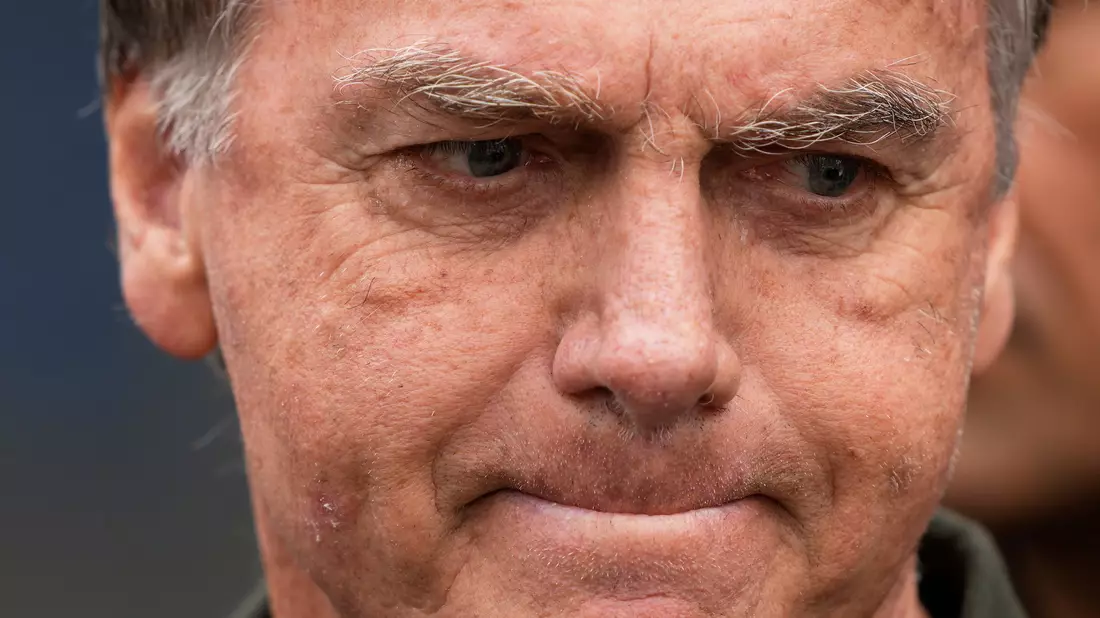 Wegen eines versuchten Staatsstreichs wurde Bolsonaro zu mehr als 27 Jahren Freiheitsstrafe verurteilt. (Archivbild) - Bild: Eraldo Peres/AP/dpa