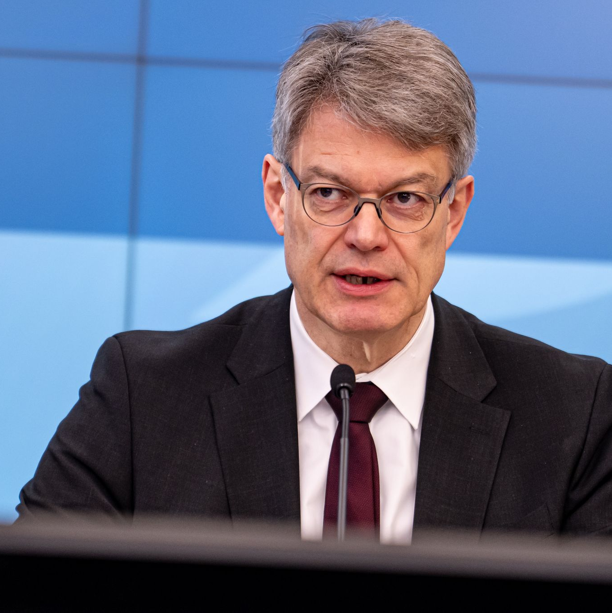 Bundesverkehrsminister Schnieder: «Ich halte Führerscheinkosten von rund 3.500 Euro, wie wir sie derzeit haben, für zu teuer.» - Foto: Fabian Sommer/dpa