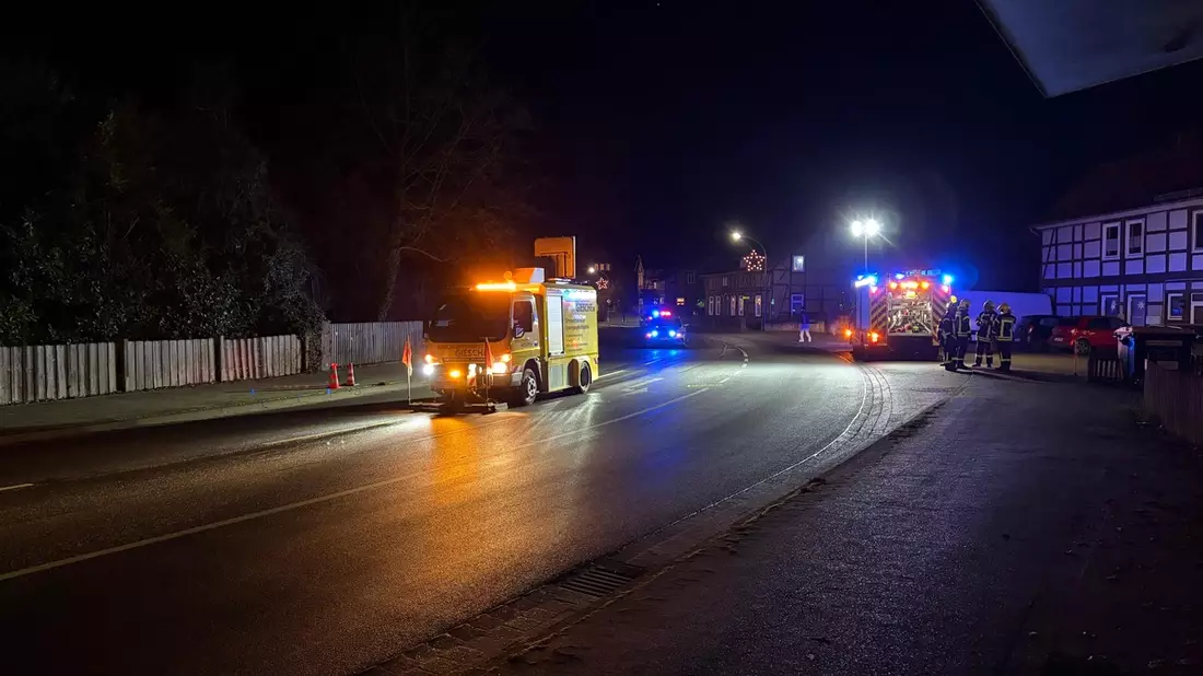 FW Flotwedel: Ölspur sorgt für langwierigen Einsatz in Wienhausen - Bild: presseportal.de