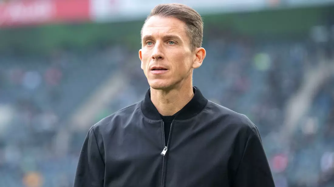 Neuer Cheftrainer des VfL Wolfsburg: Daniel Bauer. - Bild: David Inderlied/dpa