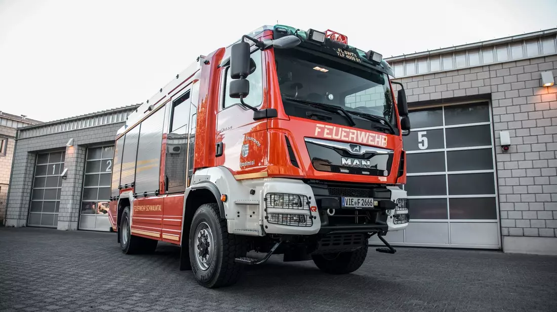 FFW Schwalmtal: Nachbarschaftliche Unterstützung bei Industriebrand in Viersen - Bild: presseportal.de