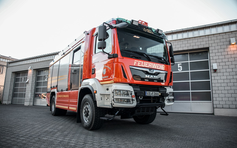 FFW Schwalmtal: Nachbarschaftliche Unterstützung bei Industriebrand in Viersen - Foto: presseportal.de