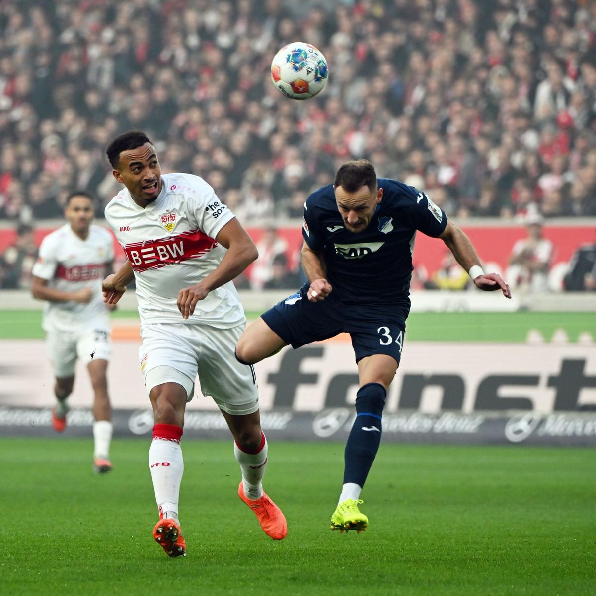 Im Verfolgerduell der Bundesliga trafen der VfB Stuttgart und die TSG 1899 Hoffenheim aufeinander. - Foto: Uli Deck/dpa