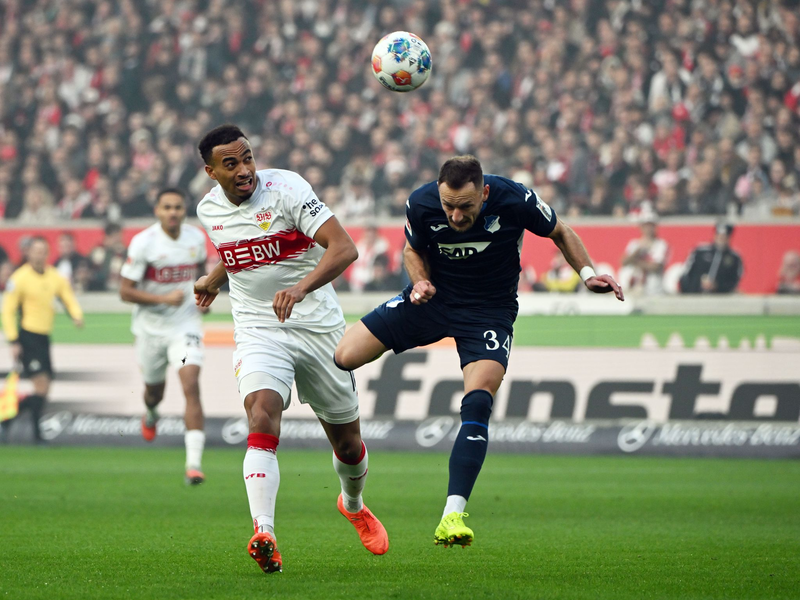 Der VfB und Hoffenheim lieferten sich ein umkämpftes Landesduell. - Foto: Uli Deck/dpa