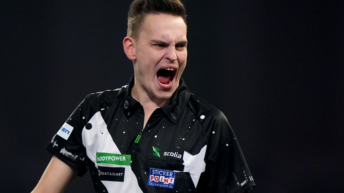 Lieferten sich ein enges Duell: Dave Chisnall (links) und Ricardo Pietreczko - Foto: Bradley Collyer/PA Wire/dpa