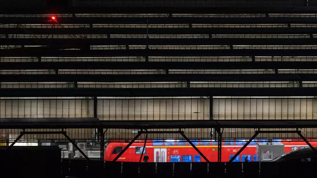 Die Züge am Stuttgarter Hauptbahnhof stehen still. (Archivbild) - Bild: Marijan Murat/dpa