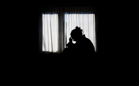 Einsamkeit ist ein häufiger Anlass für Anrufe bei der Telefonseelsorge. (Symbolbild) - Foto: Julian Stratenschulte/dpa