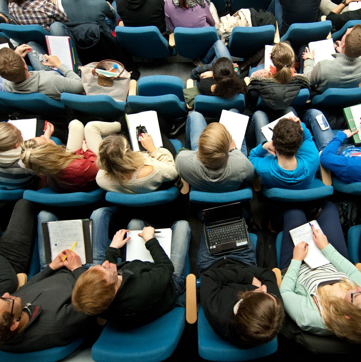 Das Erasmus-Programm ist vor allem für Auslandsaufenthalte von Studierenden bekannt. (Symbolbild)  - Foto: Julian Stratenschulte/dpa