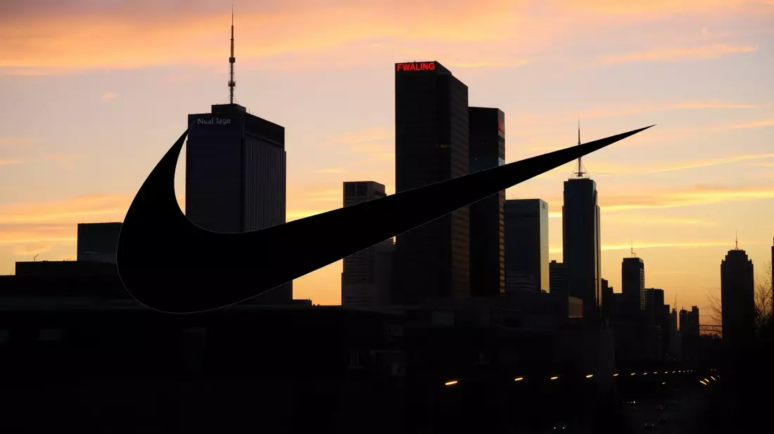 La acción de Nike se desploma tras un colapso en su mercado clave Illustration mit AI erstellt übermittelt durch boerse-global.de
