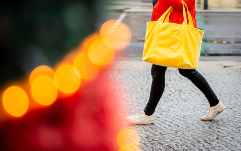Insgesamt zeigen sich bislang nur 17 Prozent der Unternehmen mit dem Verlauf des Weihnachtsgeschäfts zufrieden. - Foto: Christoph Soeder/dpa
