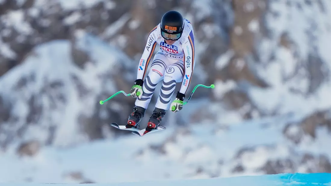 Kira Weidle-Winkelmann gelingt in Val d'Isère ein starkes Rennen in der Abfahrt. - Bild: Giovanni Auletta/AP/dpa