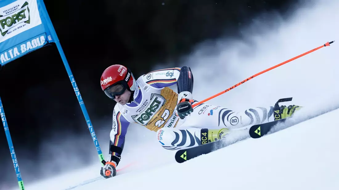 Skirennfahrer Fabian Gratz gelang in Alta Badia ein famoser zweiter Durchgang. - Bild: Gabriele Facciotti/AP/dpa