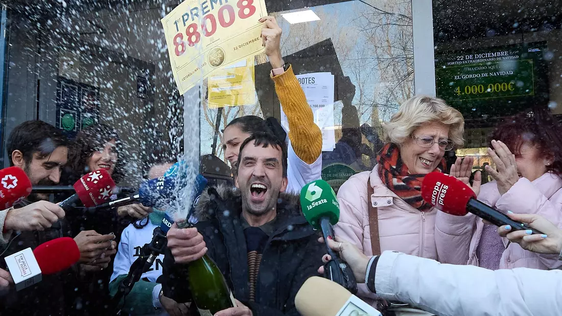 Der Hauptgewinn beträgt vier Millionen Euro für ein ganzes Los. (Archivfoto) - Bild: Jesus Hellin/EUROPA PRESS/dpa
