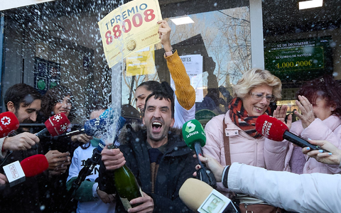 Der Hauptgewinn beträgt vier Millionen Euro für ein ganzes Los. (Archivfoto) - Foto: Jesus Hellin/EUROPA PRESS/dpa