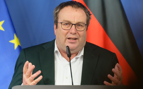 «Die Gefahr weiterer Sperrungen ist real», sagt NRW-Verkehrsminister Oliver Krischer (Grüne). (Archivbild) - Foto: Henning Kaiser/dpa