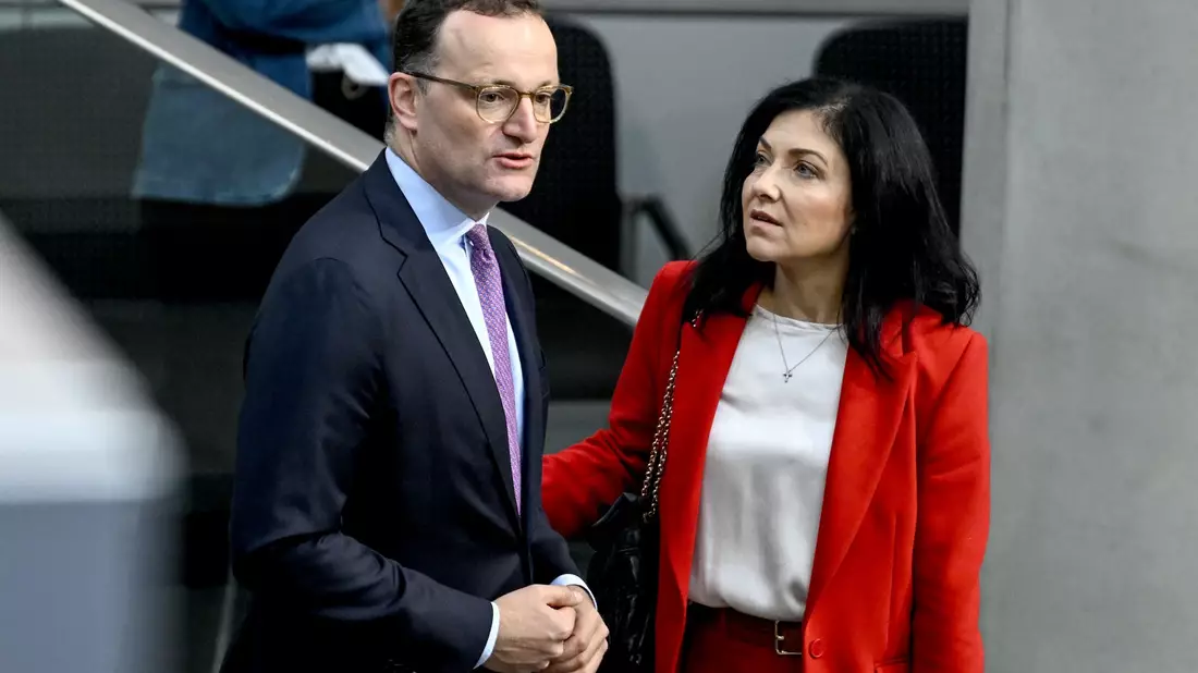 Unionsfraktionschef Spahn und Wirtschaftsministerin Reiche wollen die Konjunktur in Gang bringen (Archivbild) - Bild: Britta Pedersen/dpa