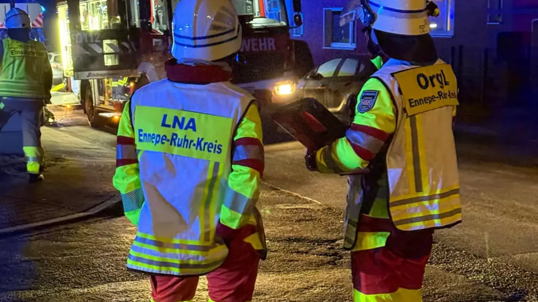 FW-EN: Brand im Dachgeschoss - Feuerwehr Hattingen rettet einen Bewohner - Bild: presseportal.de