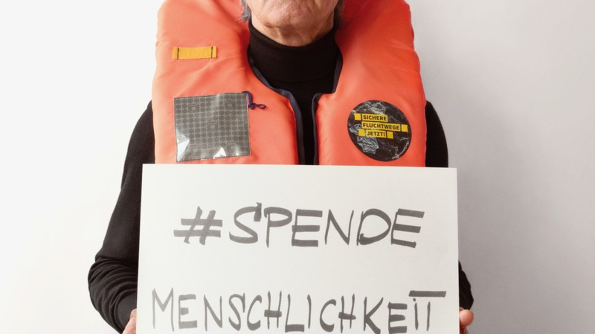 Jogi Löw setzt Zeichen für zivile Seenotrettung / Kampagne für neues Rettungsschiff von SOS Humanity im Mittelmeer - Foto: presseportal.de