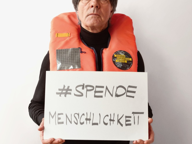 Jogi Löw setzt Zeichen für zivile Seenotrettung / Kampagne für neues Rettungsschiff von SOS Humanity im Mittelmeer - Foto: presseportal.de
