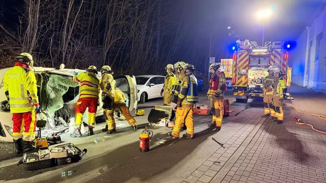 FW Menden: Verkehrsunfall auf der Balver Straße - eine Person verletzt - Bild: presseportal.de
