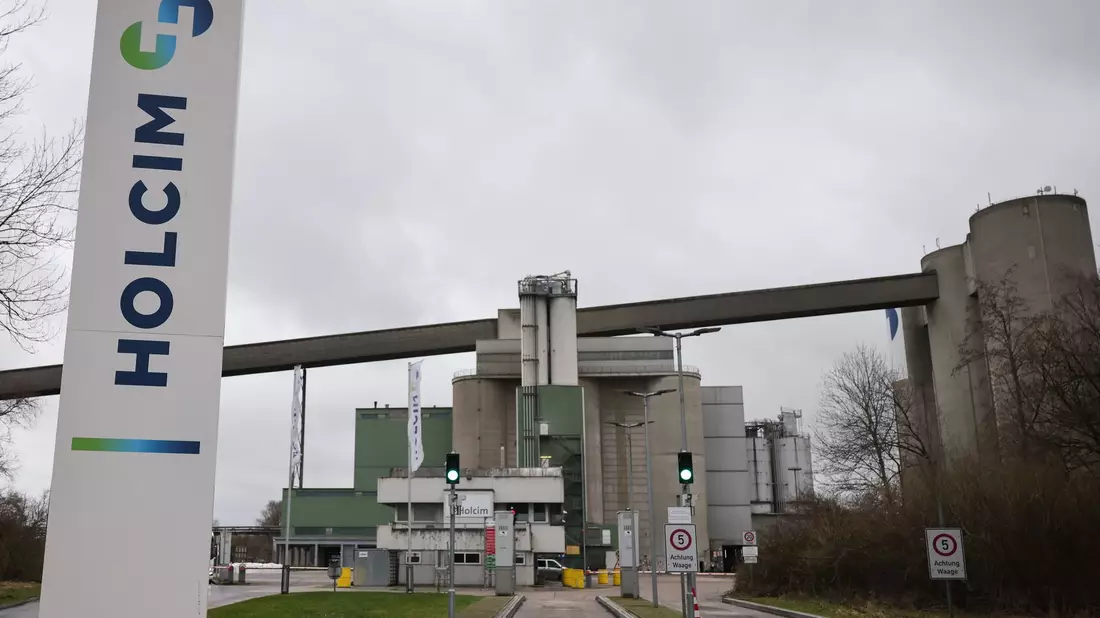 Holcim hat Berufung gegen das Urteil von Zug angekündigt (Archivbild)  - Bild: Christian Charisius/dpa