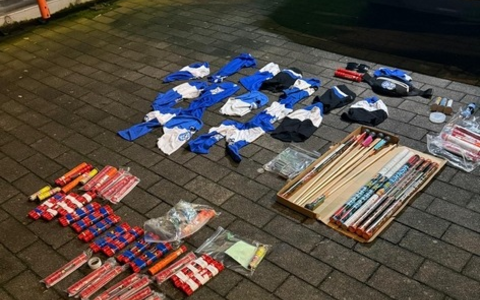 BPOL-FL: Kontrolle Reisebus; Pyrotechnik und Sturmhauben sichergestellt - Foto: presseportal.de