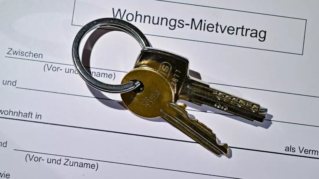 Justizministerin Hubig will Mieterhöhungen begrenzen. (Symbolbild) - Bild: Patrick Pleul/dpa
