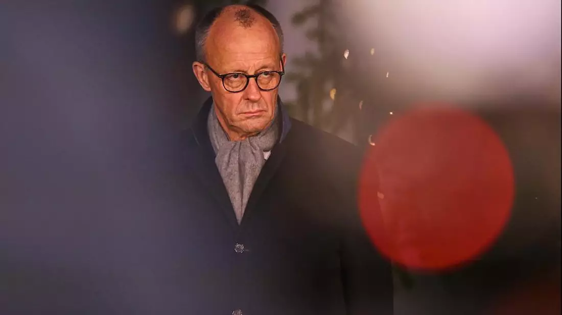 Friedrich Merz vor einem Weihnachtsbaum (Archiv) - Bild: über dts Nachrichtenagentur