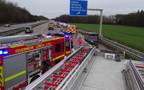 POL-HL: Verkehrsunfall auf der Bundesautobahn 1 - Fünf beteiligte Fahrzeuge und drei Verletzte - Foto: presseportal.de