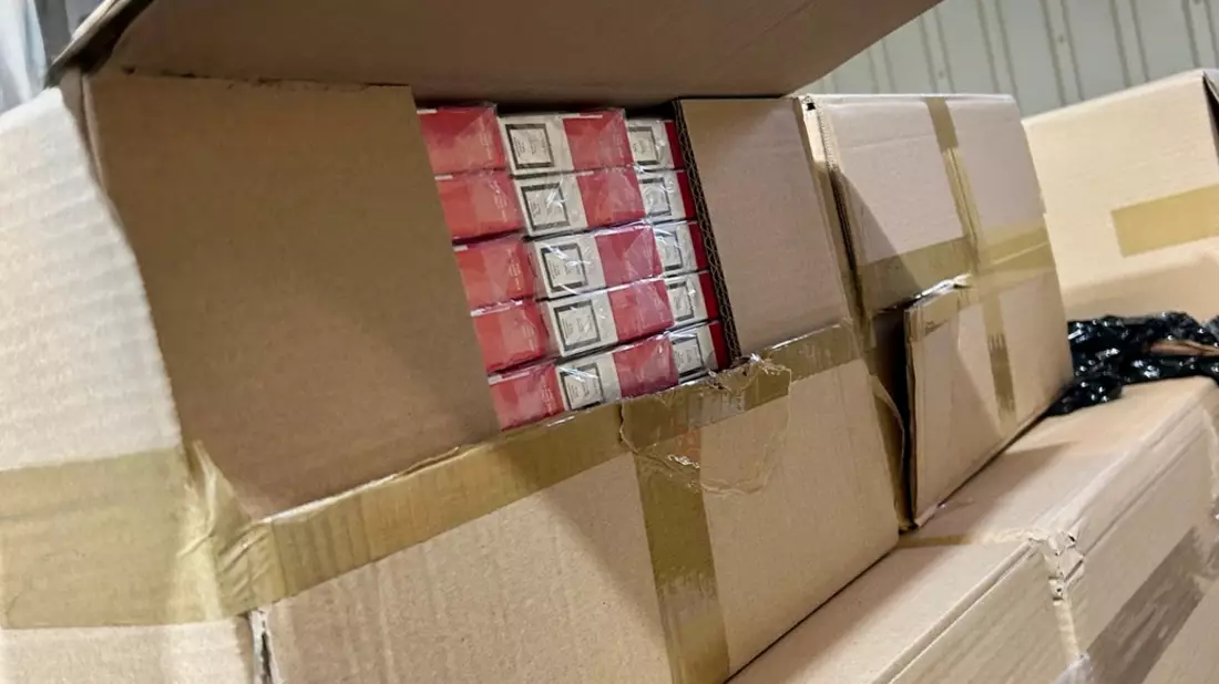 ZOLL-H: Zoll stellt annähernd eine Million unversteuerte Zigaretten in Munster sicher - Bild: presseportal.de