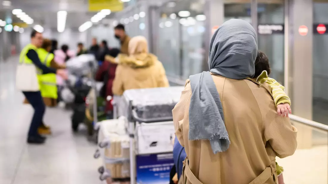 Jahrelang haben die Geflüchteten in Pakistan auf eine Einreiseerlaubnis für Deutschland gewartet. (Archivbild) - Bild: Julian Stratenschulte/dpa