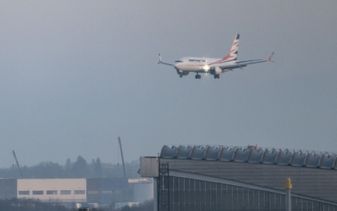 Erst setzte man die Geflüchteten auf Linienflüge via Istanbul. Inzwischen werden jedoch auch Chartermaschinen eingesetzt. (Symbolbild) - Foto: Fabian Sommer/dpa