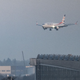 Erst setzte man die Geflüchteten auf Linienflüge via Istanbul. Inzwischen werden jedoch auch Chartermaschinen eingesetzt. (Symbolbild) - Foto: Fabian Sommer/dpa