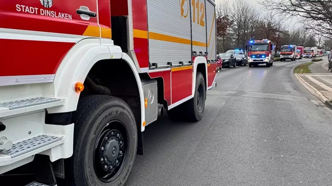 FW Dinslaken: Gemeldeter Zimmerbrand an der Kurt-Schuhmacher Straße - Bild: presseportal.de