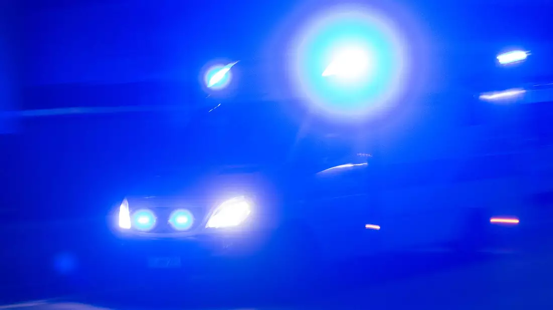 In Gießen gibt es einen größeren Polizeieinsatz. (Symbolbild) - Bild: Patrick Seeger/dpa
